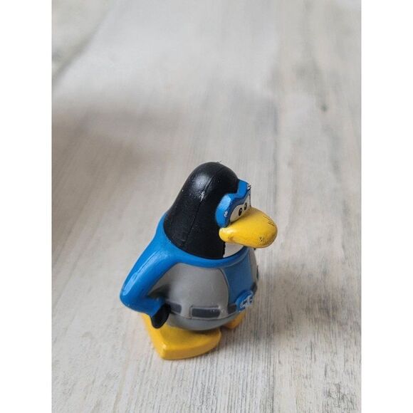 Disney club penguin jakks SG agent fbi toy figure - Picture 4 of 6